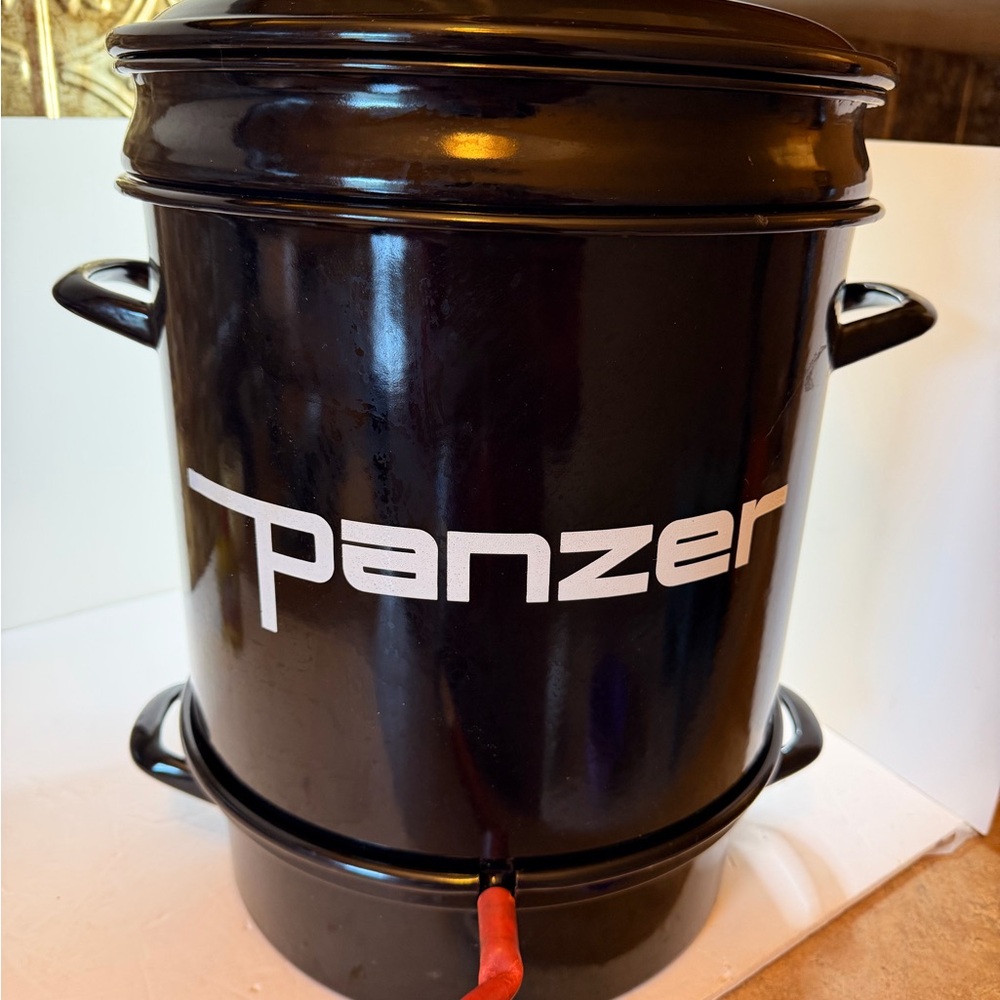 Panzer Black Metal juicer